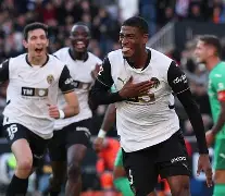 哈哈体育官网首页登录-莱比锡训练开放日，冲刺阶段复出首秀引欢呼，亚冠在即，阵容厚度经受考验