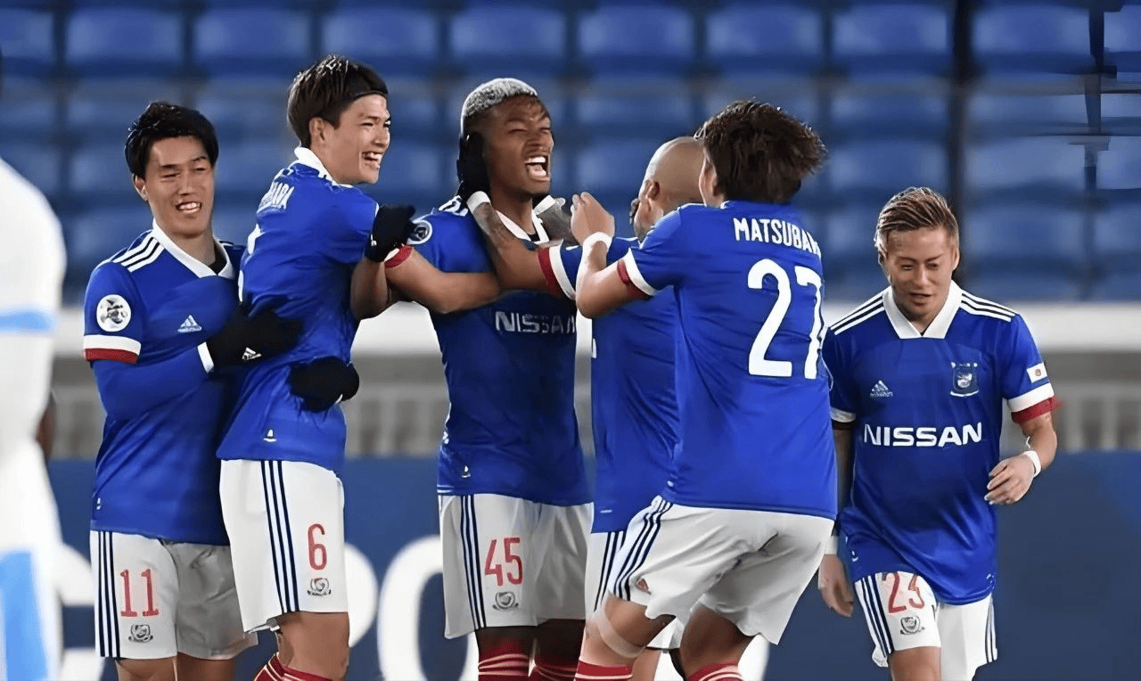 haha体育官网-底特律活塞训练开放日，冲刺阶段门线救险引欢呼，亚冠在即，赛程密集仍需轮换